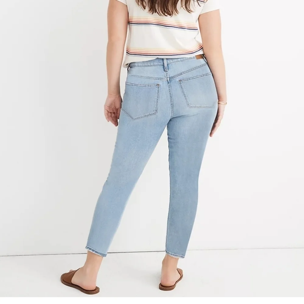 Madewell 9" high-Rise Skinny Crop Jeans in Asbury Wash: Button-Front Edition - Picture 13 of 15